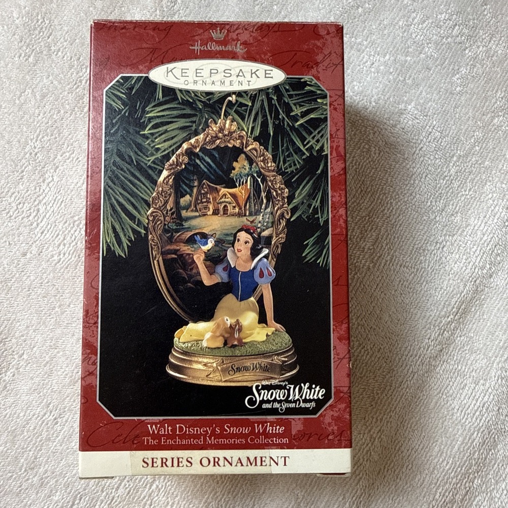 Hallmark Vintage Orn. 1998 Disney's Snow White 2nd in Enchanted Memories Series